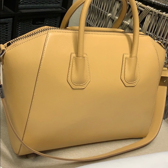 Givenchy Antigona Leather medium Satchel - Picture 5 of 8